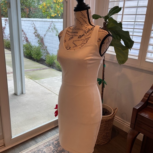 White Sleeveless Dress - Picture 5 of 8